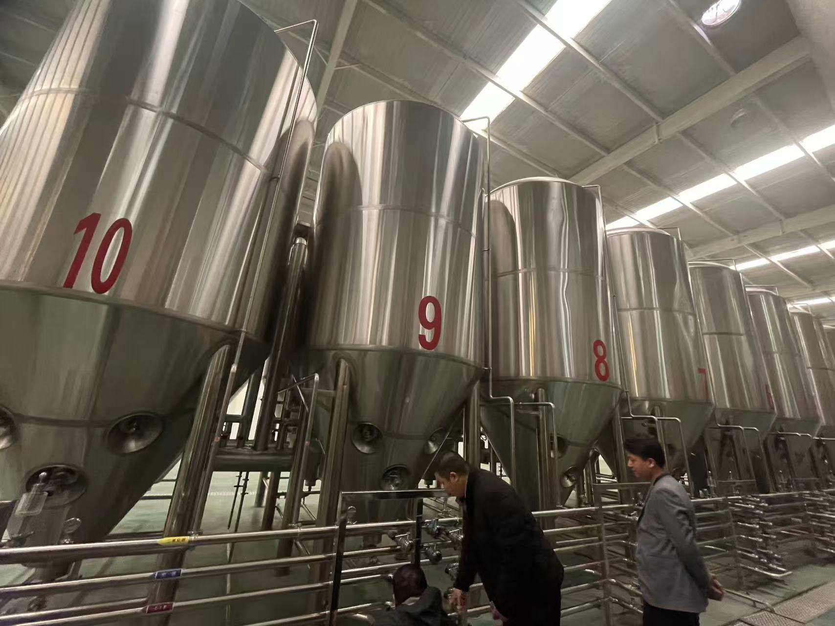 海口精酿啤酒设备厂—平面布置、设备设计、制造、调试、培训等一条龙服务